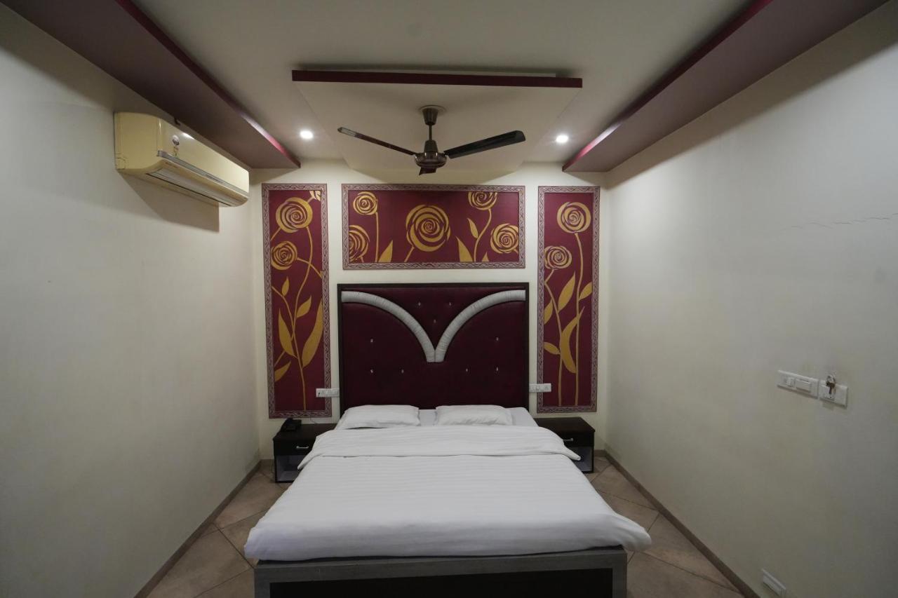 Hotel Ravi Residency Nadiad Екстер'єр фото